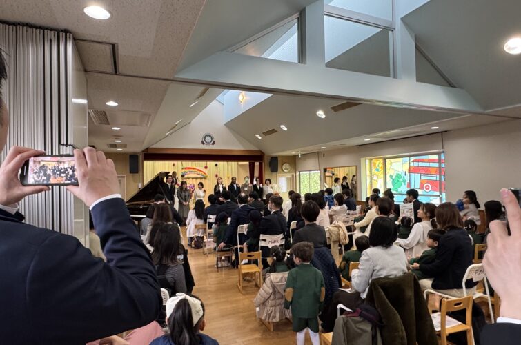 入園式　ホール後方