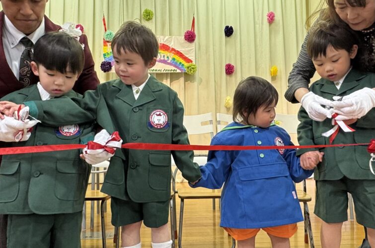 園児　リボンカット